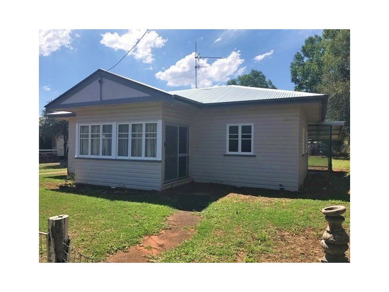 33 Rennick Street, Chinchilla QLD 4413