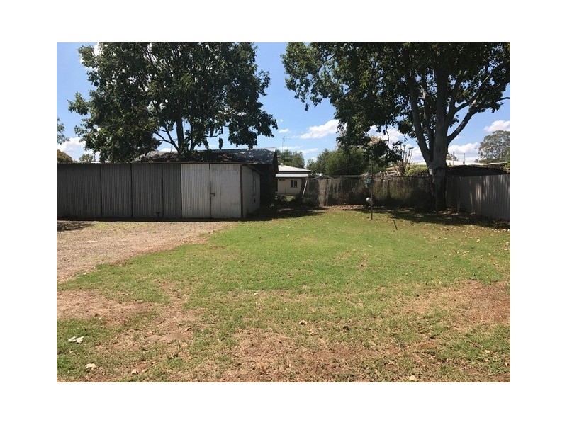 33 Rennick Street, Chinchilla QLD 4413