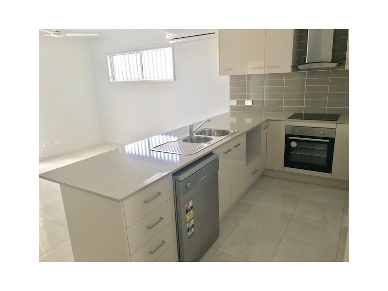 2/15 Dudley Street, Chinchilla QLD 4413