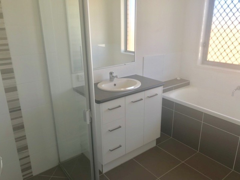 27 Bridgeman Pde, Chinchilla QLD 4413