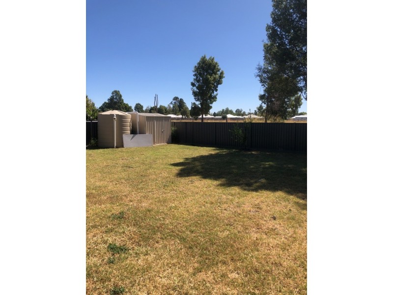 63 Sommerfeld Cres, Chinchilla QLD 4413