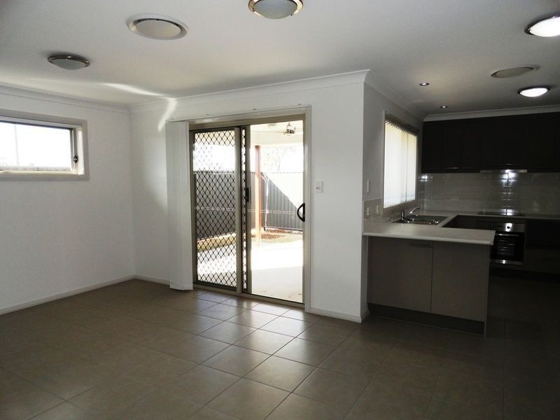 5/104-106 Windmill Rd, Chinchilla QLD 4413