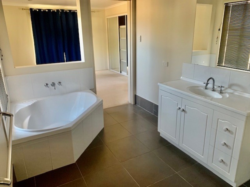 11 Davidson Court, Chinchilla QLD 4413