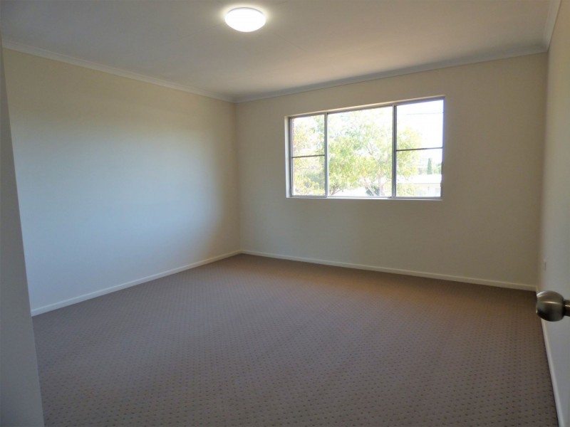 33 Claydon Street, Chinchilla QLD 4413