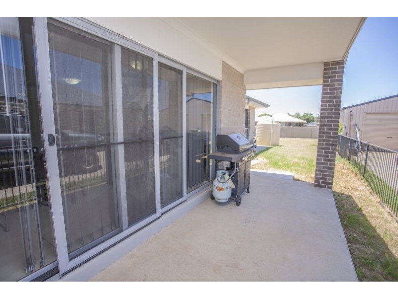 2 Irwin Street, Chinchilla QLD 4413