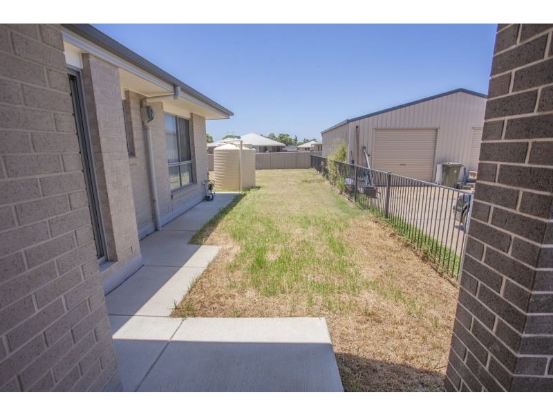 2 Irwin Street, Chinchilla QLD 4413