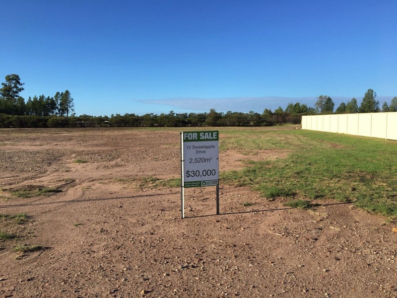 12 Sweetapple Drive, Miles QLD 4415