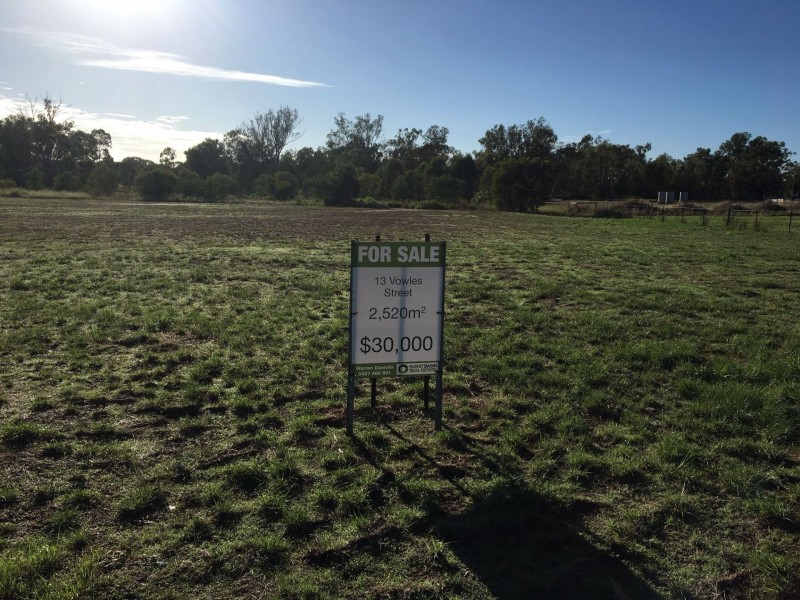 13 Vowles Street, Miles QLD 4415