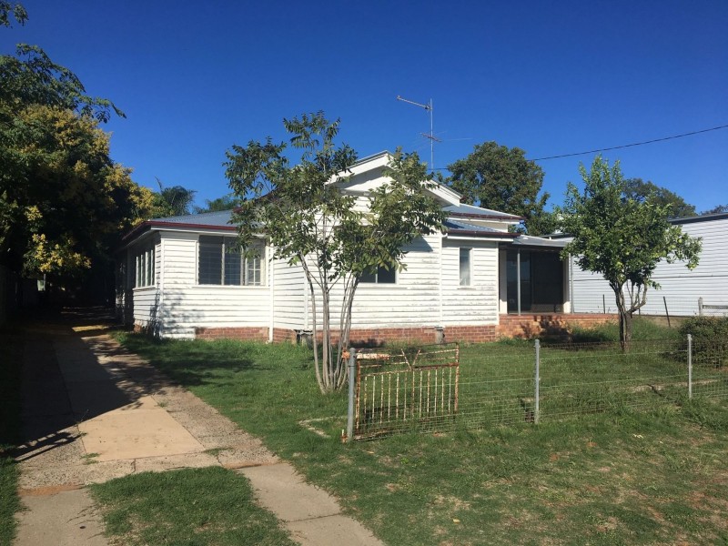 44 Bell St, Chinchilla QLD 4413