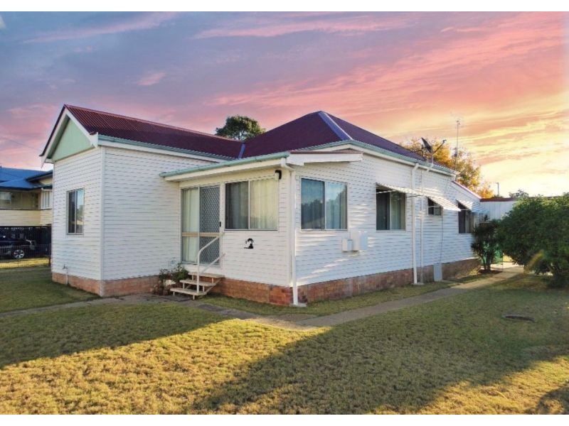 9 First Avenue, Chinchilla QLD 4413