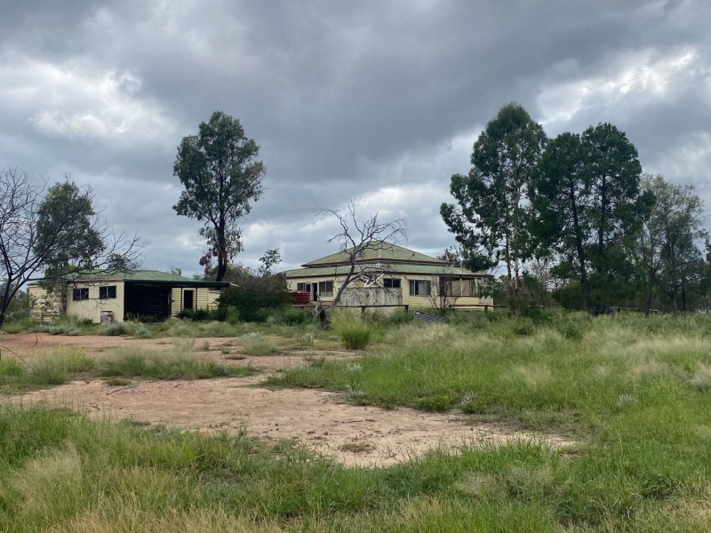 38672 Leichhardt Highway, Miles QLD 4415