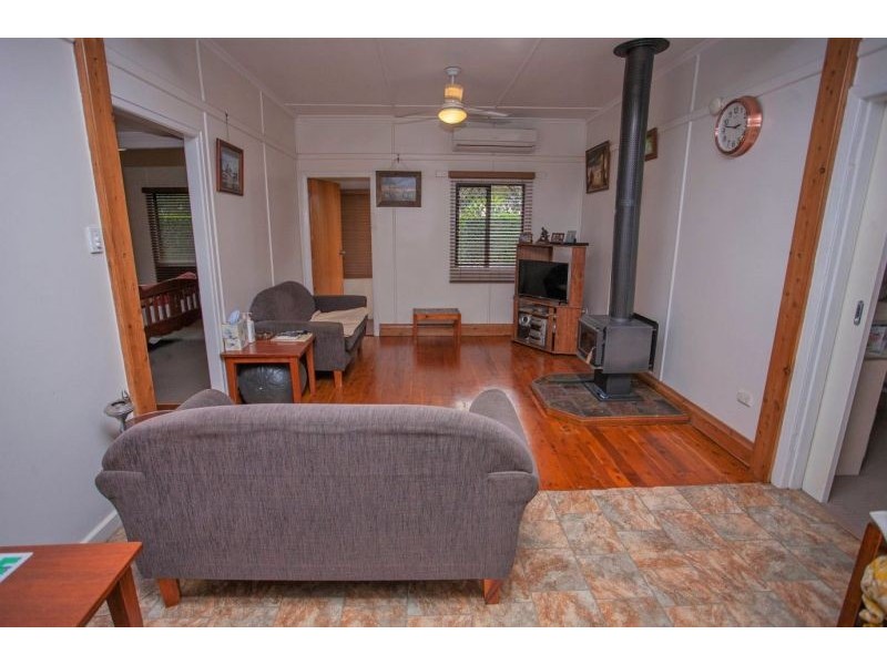 5 Tara Road (corner of Rennick Street), Chinchilla QLD 4413