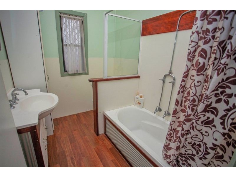 5 Tara Road (corner of Rennick Street), Chinchilla QLD 4413