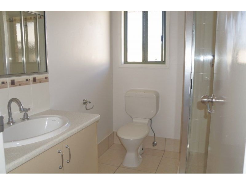 1 & 2/109 Zeller St, Chinchilla QLD 4413