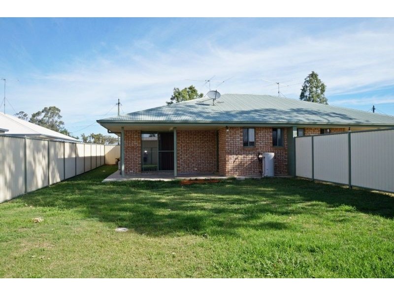 1 & 2/109 Zeller St, Chinchilla QLD 4413