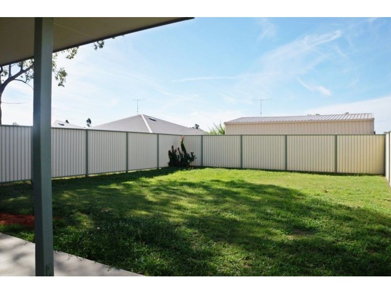 1 & 2/109 Zeller St, Chinchilla QLD 4413