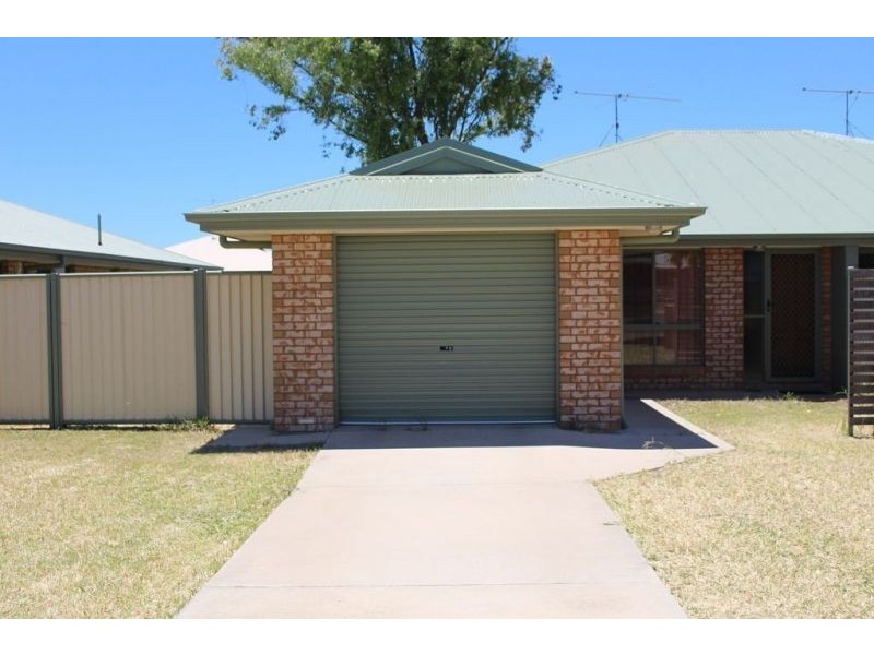1 & 2/109 Zeller St, Chinchilla QLD 4413