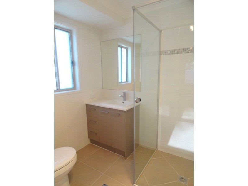 1 & 2/32 Skewis St, Chinchilla QLD 4413