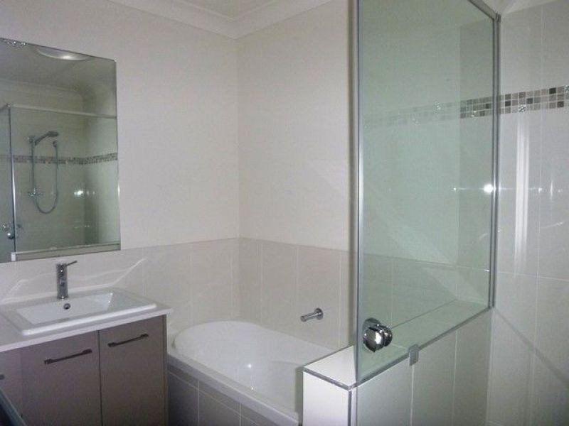 1 & 2/32 Skewis St, Chinchilla QLD 4413