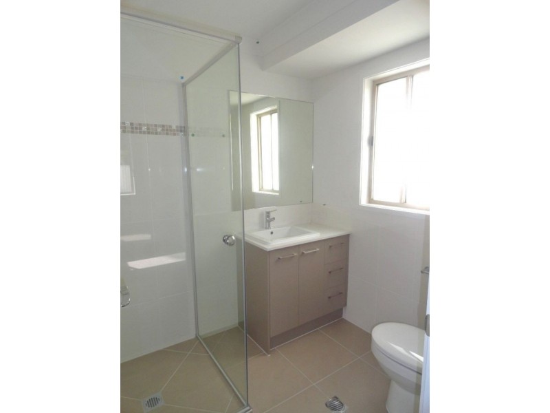 1 & 2/32 Skewis St, Chinchilla QLD 4413