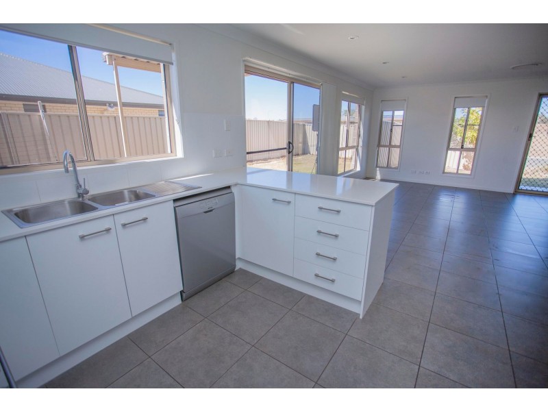 1, 2 & 3/21 Dudley St, Chinchilla QLD 4413