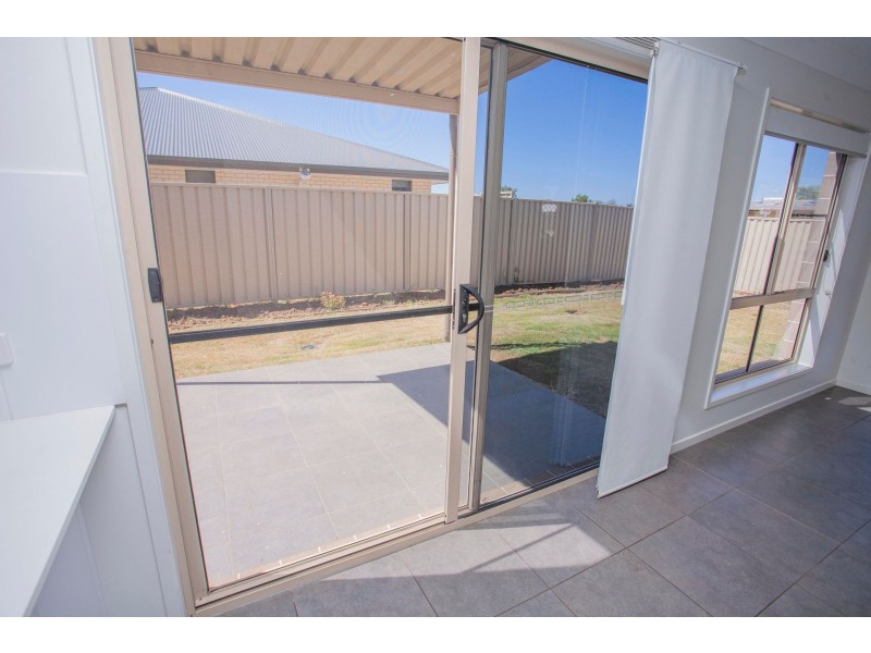 1, 2 & 3/21 Dudley St, Chinchilla QLD 4413