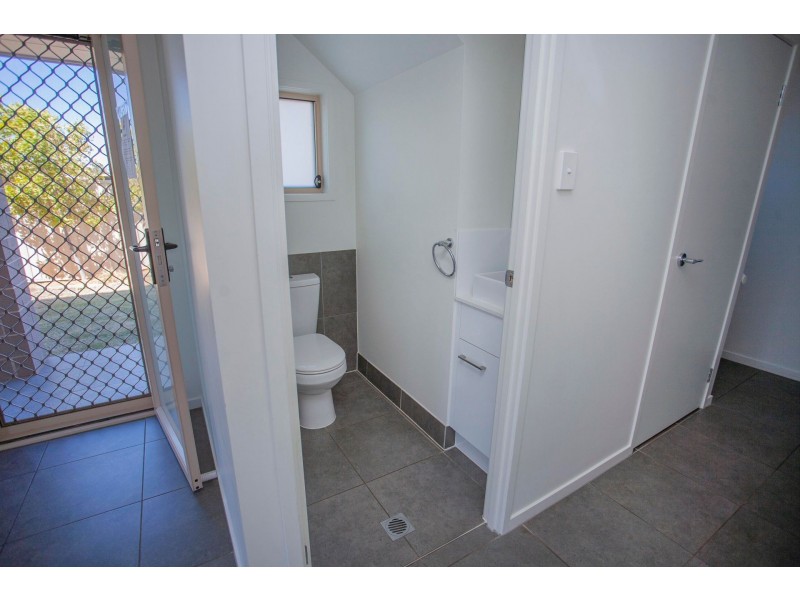 1, 2 & 3/21 Dudley St, Chinchilla QLD 4413