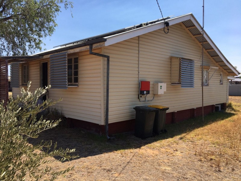 27 Windmill Road, Chinchilla QLD 4413