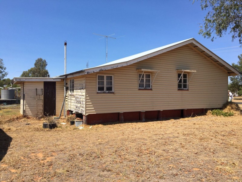 27 Windmill Road, Chinchilla QLD 4413