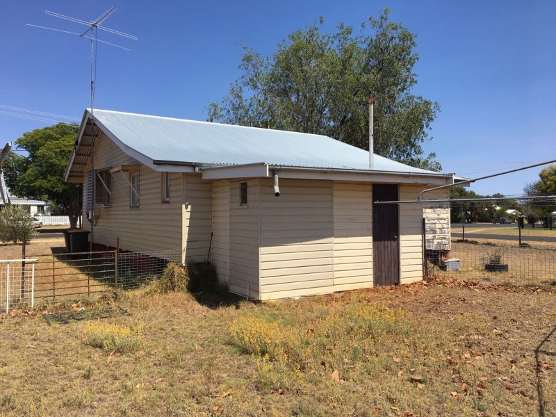 27 Windmill Road, Chinchilla QLD 4413