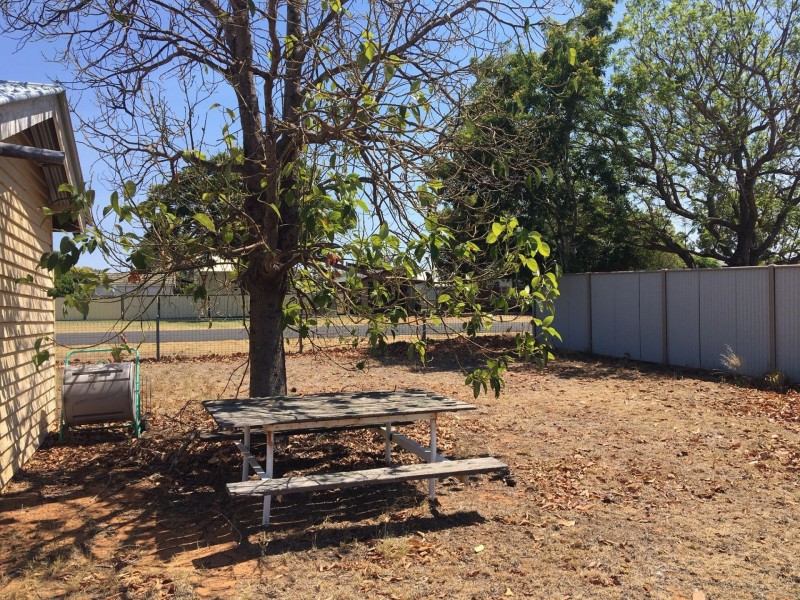 27 Windmill Road, Chinchilla QLD 4413