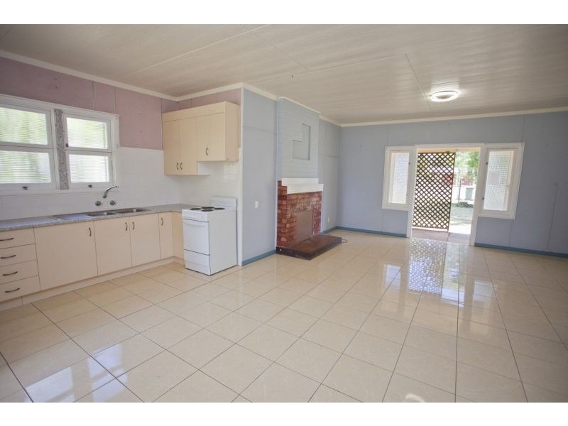 43 Windmill Road, Chinchilla QLD 4413