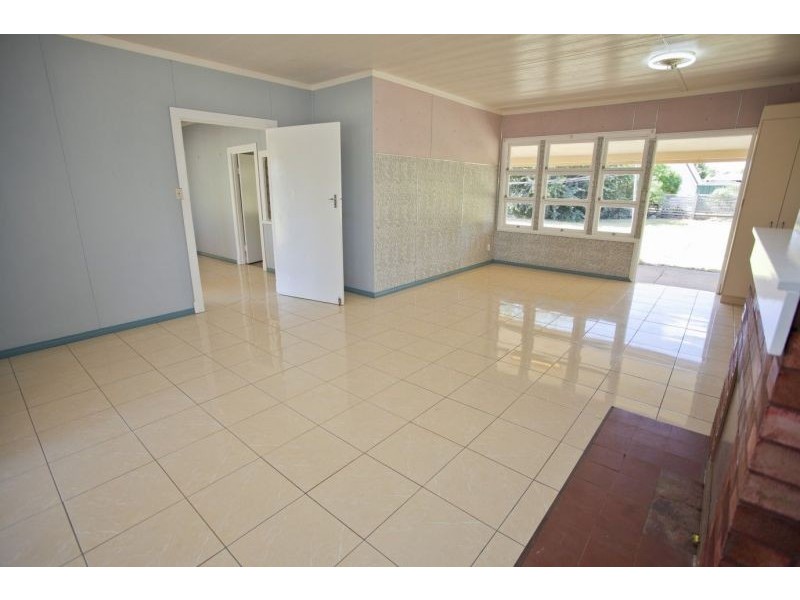 43 Windmill Road, Chinchilla QLD 4413