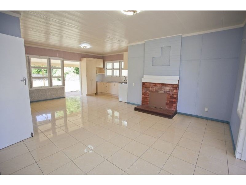 43 Windmill Road, Chinchilla QLD 4413