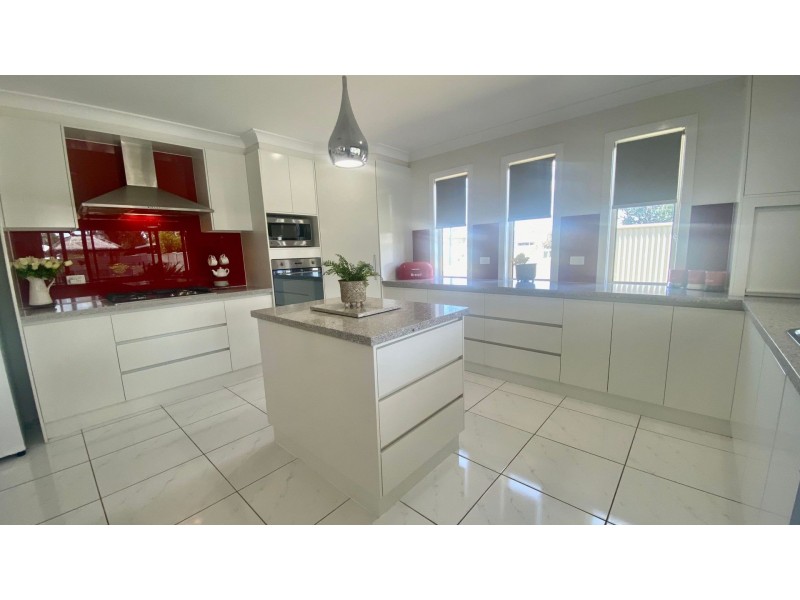 11 Holland Street, Chinchilla QLD 4413