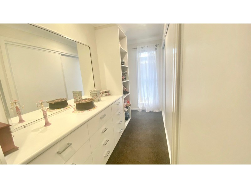 11 Holland Street, Chinchilla QLD 4413