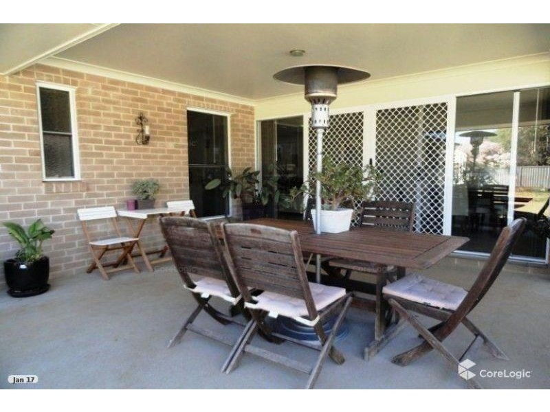 15 Sommerfeld Cres, Chinchilla QLD 4413