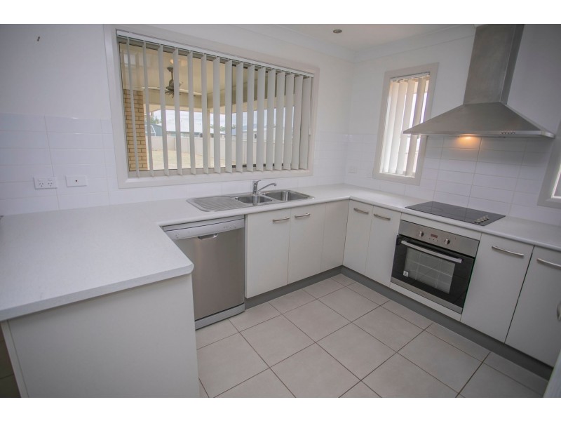 100 Cypress Pines Dr, Miles QLD 4415