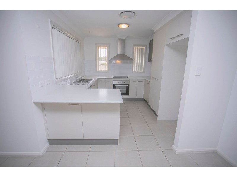 100 Cypress Pines Dr, Miles QLD 4415