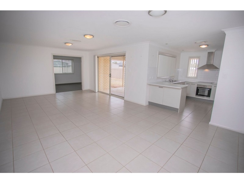 100 Cypress Pines Dr, Miles QLD 4415