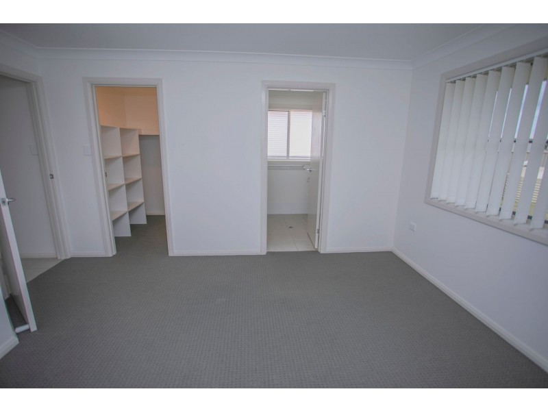 100 Cypress Pines Dr, Miles QLD 4415