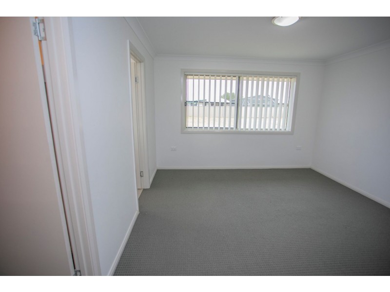 100 Cypress Pines Dr, Miles QLD 4415