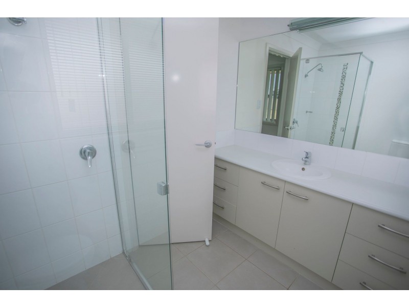 100 Cypress Pines Dr, Miles QLD 4415