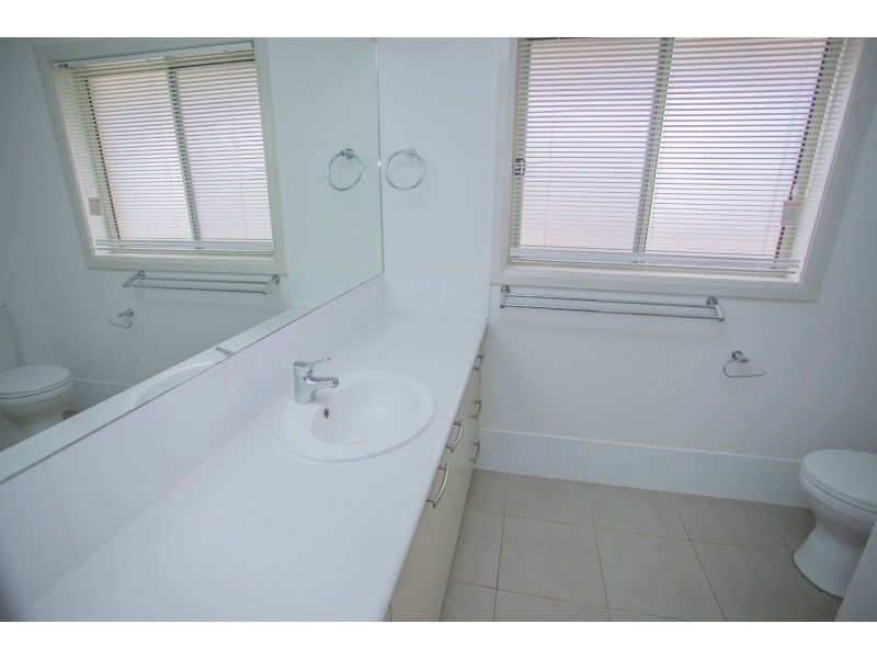 100 Cypress Pines Dr, Miles QLD 4415