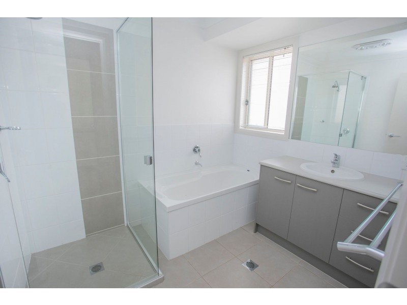 100 Cypress Pines Dr, Miles QLD 4415