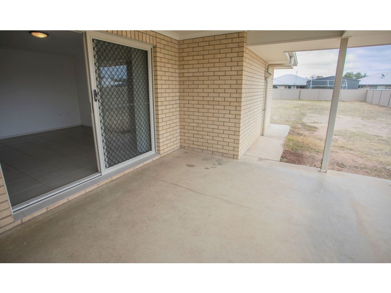 100 Cypress Pines Dr, Miles QLD 4415