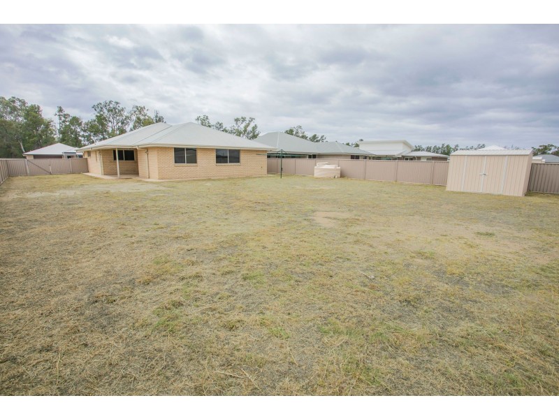 100 Cypress Pines Dr, Miles QLD 4415