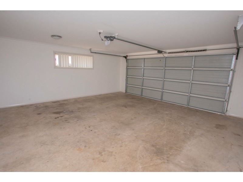 100 Cypress Pines Dr, Miles QLD 4415