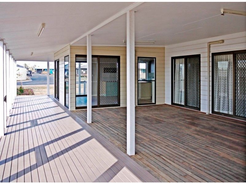 4 Alexander Ave, Chinchilla QLD 4413