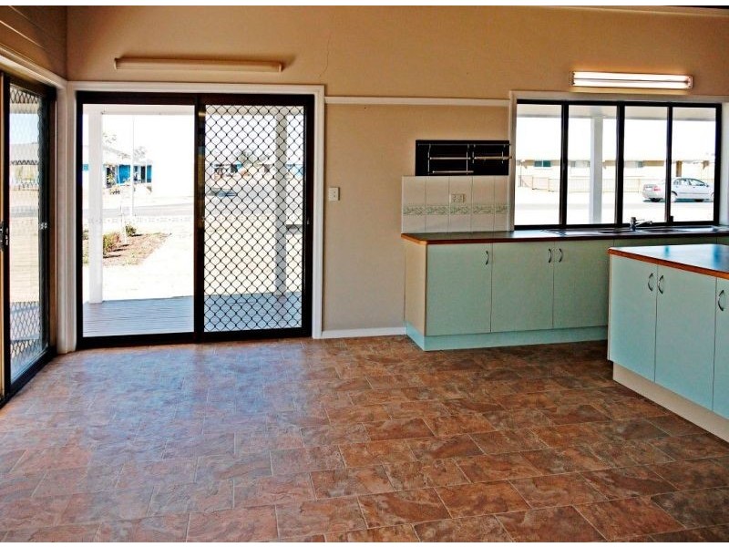 4 Alexander Ave, Chinchilla QLD 4413